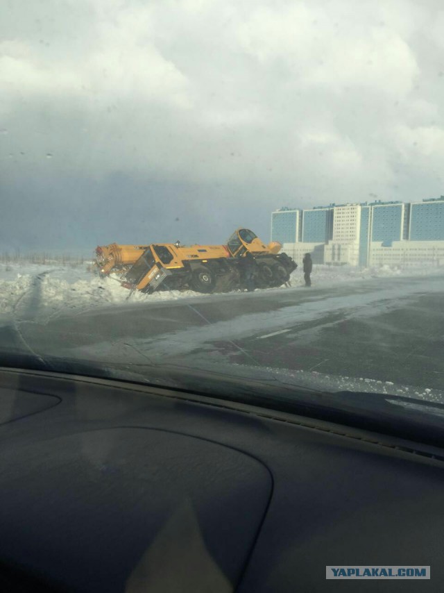 В аэропорту Норильска ветром снесло Boeing