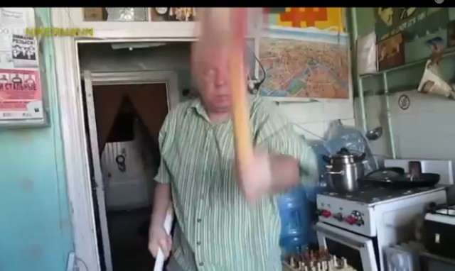 Не бздим. И учимся правильной рукопашке...