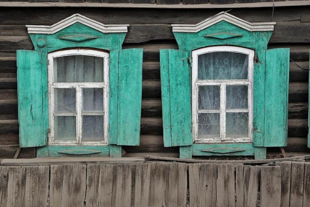 Якутский суд обязал многодетную семью замуровать окна в своем доме