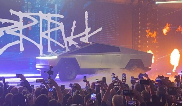 Илон Маск представил миру электропикап Tesla Cybertruck