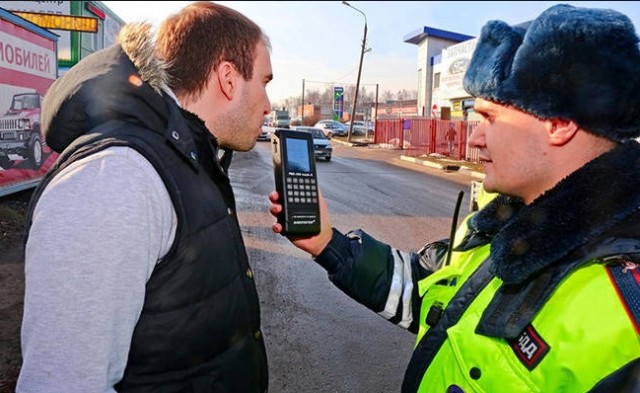 Каждый шестой проверенный за выходные водитель в Петербурге и области был пьян