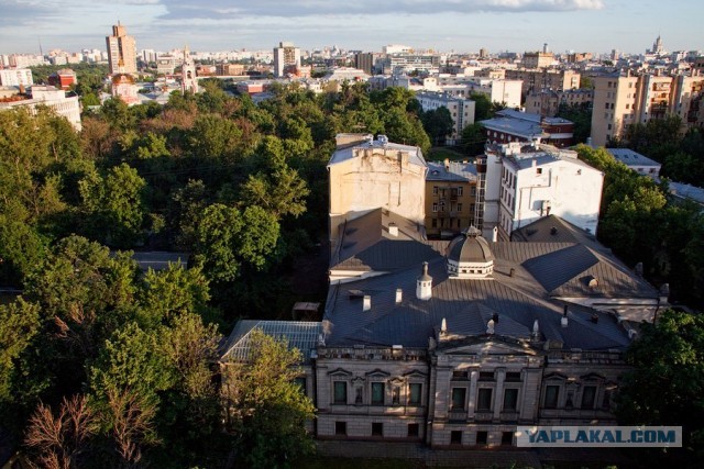В Басманном районе Москвы мигранты устроили массовую драку