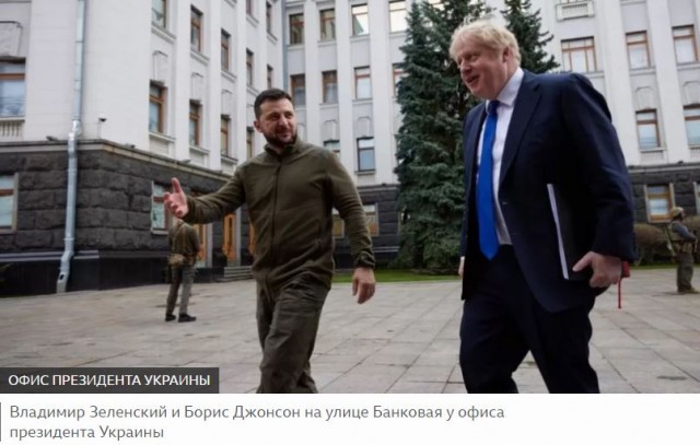 Борис Джонсон пообещал Зеленскому 120 бронемашин и дроны-камикадзе