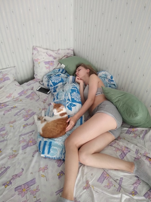 Девушки и кис-киски