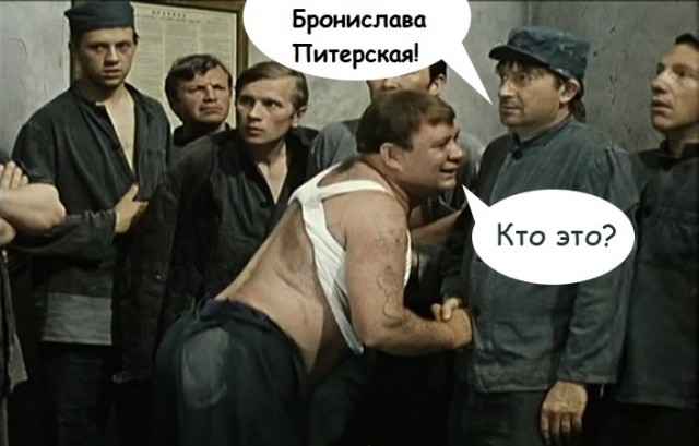 Мешки кончились, распихиваю деньги в наволочки