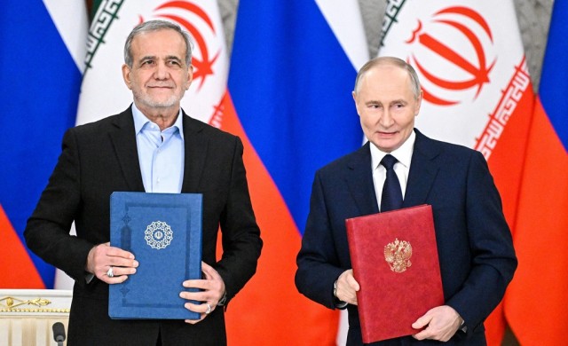 Как утверждается, кадры удара Ирана по военно-морской базе США в Бахрейне.