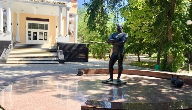 Открыли памятник Поддубному...