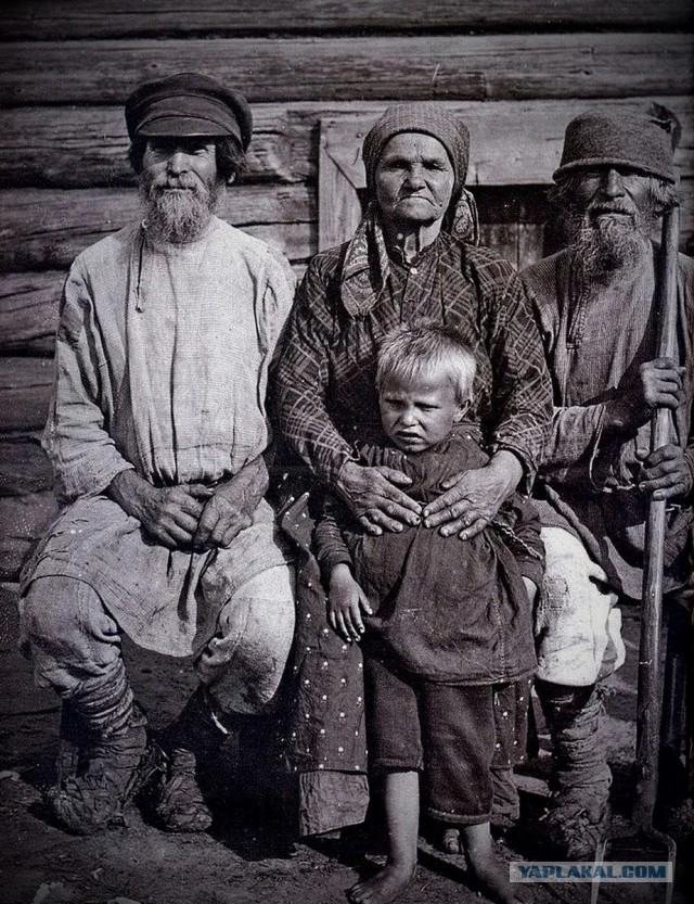 Почему русские не носят национальную одежду на улице?