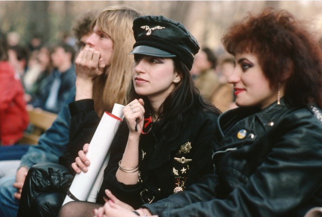 Девчата из 90-х и 00-х