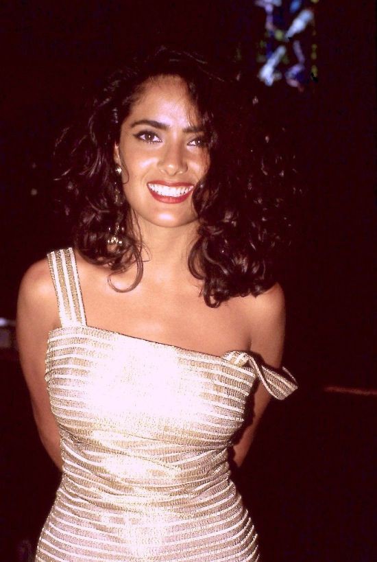 30 лет прошло - а есть ли разница? Сальма Хайек в 22 года и сейчас