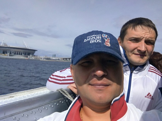 Диалоги о футболе, спорте, хобби.