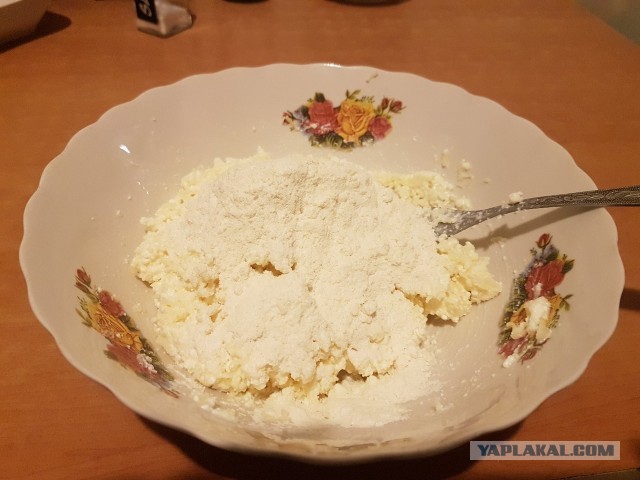 Творожно-сырные колечки с кунжутом