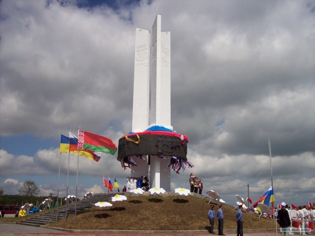 Твари...