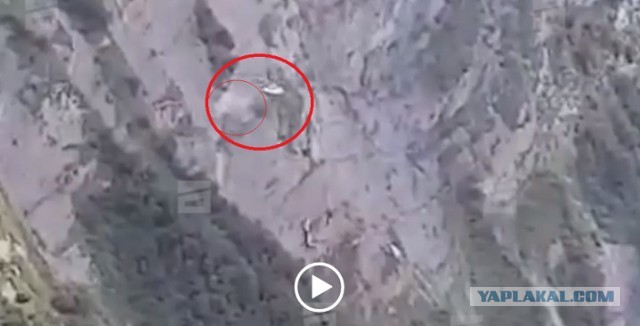 Появилось видео, на котором, как утверждается, запечатлен момент сегодняшнего крушения вертолета Ми-8 пограничной полиции Грузии