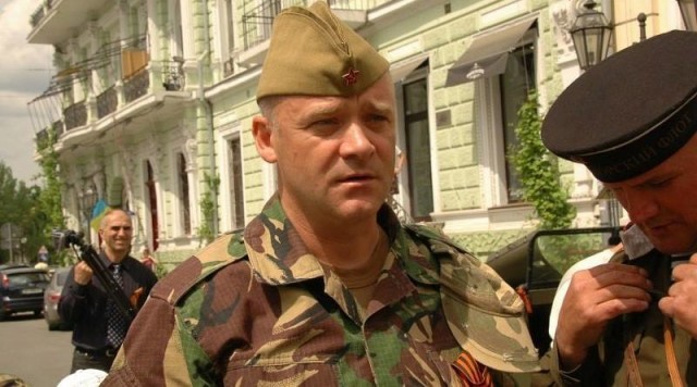 Памятник Екатерине II в Одессе обнесли забором.