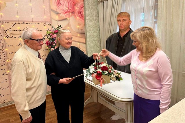 Любви все возрасты покорны: 100-летний россиянин женился на 75-летней невесте