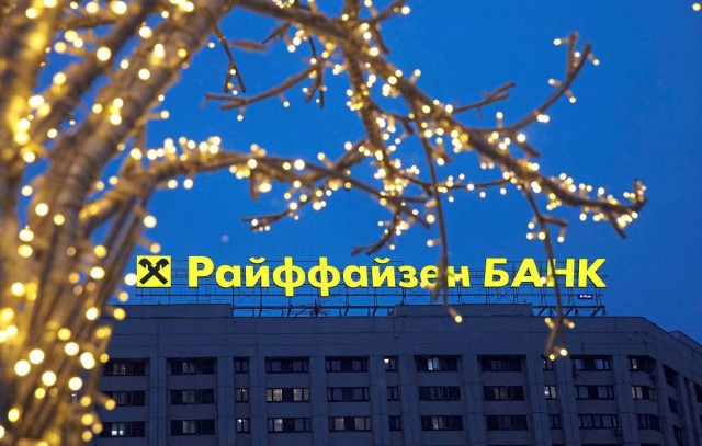 Зять Виктора Орбана обсуждает покупку российского подразделения Райффайзенбанк