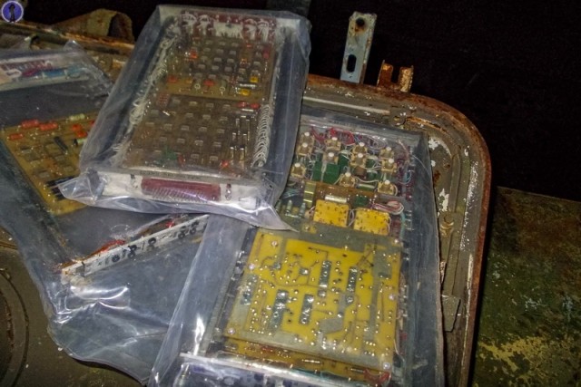 Заброшенные в лесу БТР-ы связистов с дорогими платами внутри