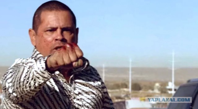 Мудак напал на дедушку.