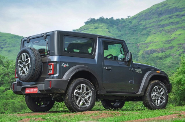 Индийская Mahindra обновила свой аналог Рэнглера. Цена - от 1 млн. рублей (база) до 1,6 млн рублей (в полном фарше)