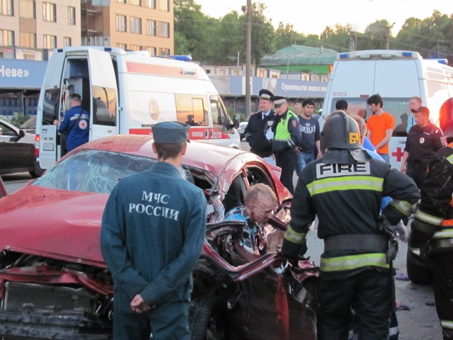 Мажоры устроили гонки в городе