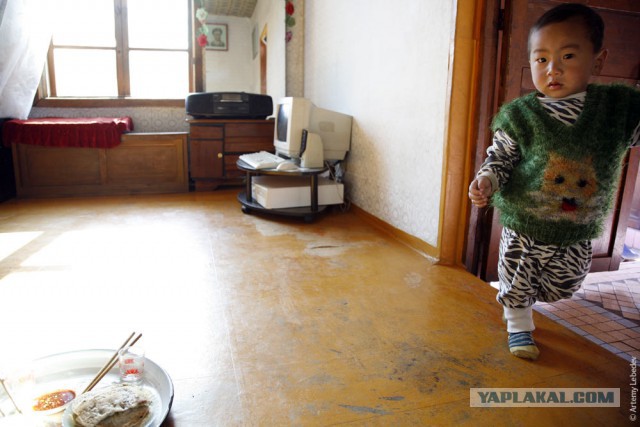 Контрабандные фотографии из Северной Кореи: Ким Чен Ын не одобряет!