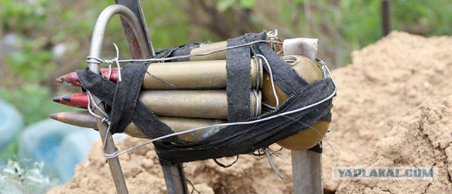 Самопровозглашенный владелец парковочного места во дворе наказал девушку посмевшую вторгнуться в "его владения"