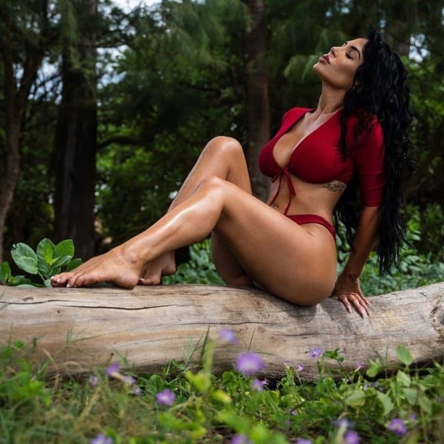 Прекрасная половина человечества (Vol.162) Красное, прекрасное