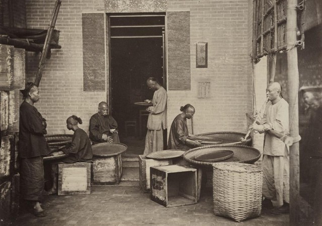 Лица, события, эпохи: редкие исторические фотографии, которые перенесут вас в другое время