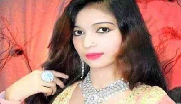 Их нравы. Беременную певицу застрелили прямо на сцене за отказ выступать стоя