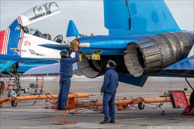 Тренировки "Русских витязей" на новых Су-35С в Кубинке