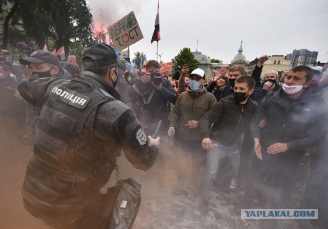 Вооруженные "черные пантеры" пришли на протестный марш в Атланте