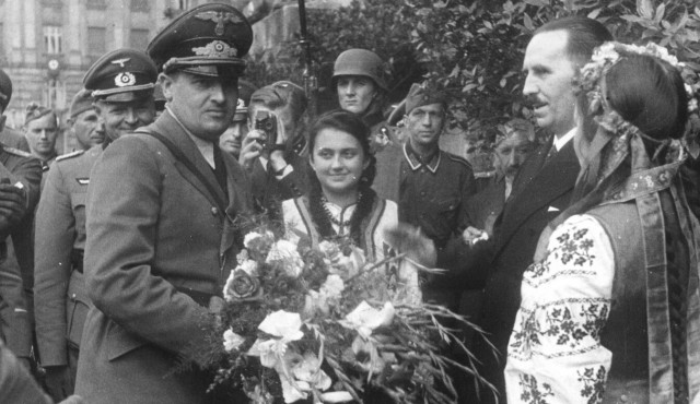 История повторяется в виде фарса..