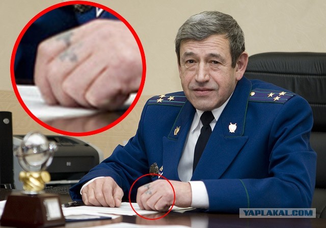 Что у него на пальцах?