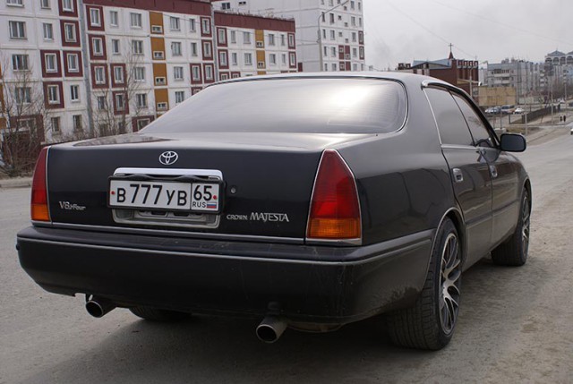 Леворульная Toyota Crown - специально для Китая.