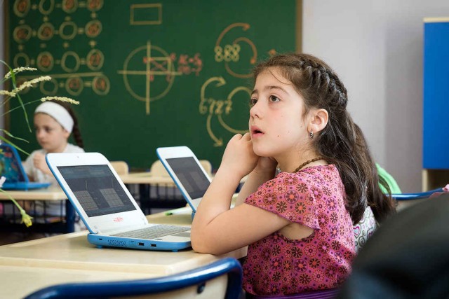 Тбилиси. Школа. Первоклашки.