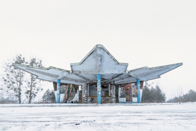 Советские автобусные остановки в фотографиях Кристофера Хервига