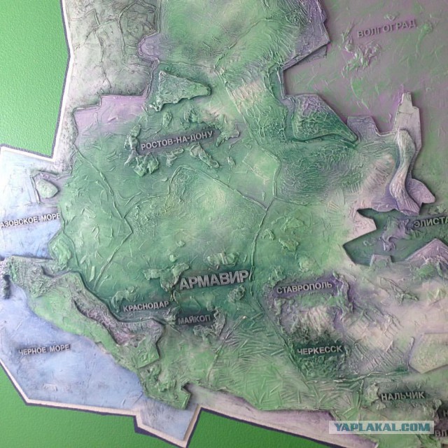 Художница нарисовала типичных жителей городов России
