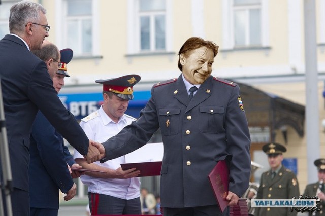Фотожаба: Скромный милиционер