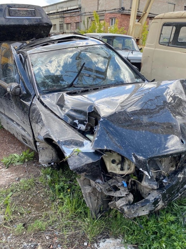 Водитель Mercedes не справился с управлением и влетел в стену жилого дома на Зубовском бульваре в центре Москвы.