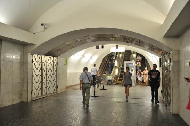 Дверь взрывозащиты сработала в метро Библиотека им. Ленина