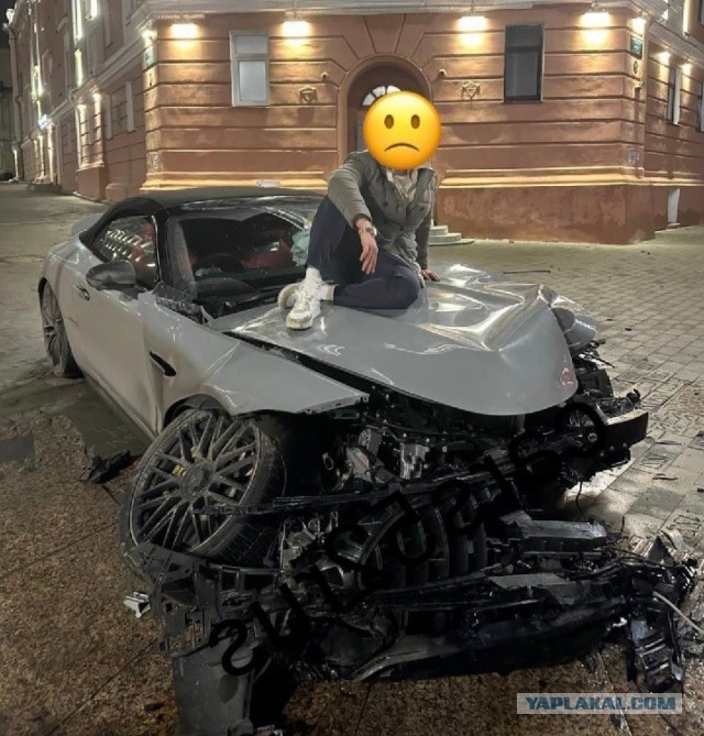 Пьяный мажор на кабриолете устроил жёсткое ДТП и передал привет нищете.