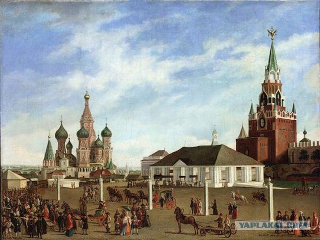 Когда Московский Кремль был красным, а когда белым?