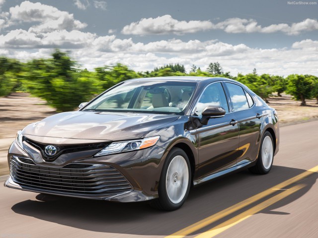 Объявлены российские цены Toyota Camry нового поколения