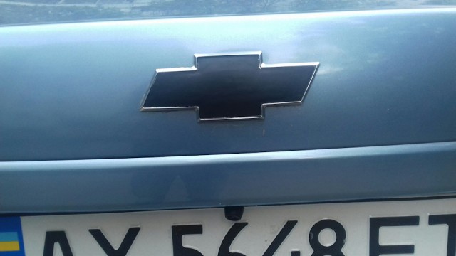 Что означает "рыбка" на кузове автомобиля?