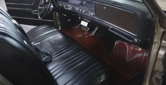 Старый Pontiac помыли впервые за 40 лет