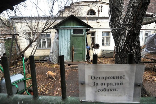 У метро «Новослободская» продают старинный деревянный дом за 500 миллионов рублей.