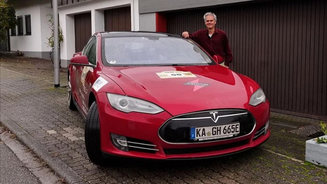 Tesla Model S смогла проехать 1,9 млн километров, но при этом пришлось 13 раз заменить двигатель