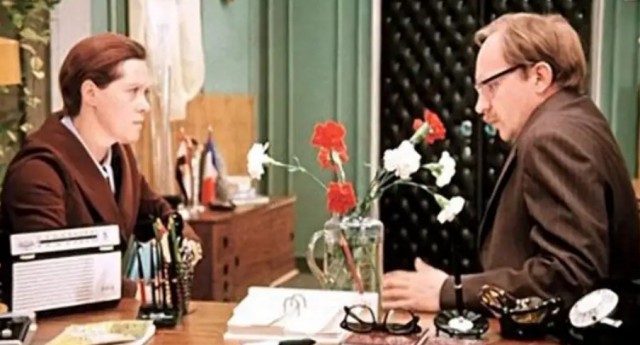 Девочкам конечно нужно уступать, но....