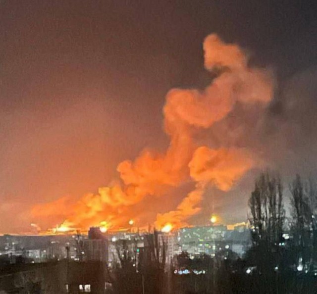 Атака БПЛА. В Энгельсе повреждены 30 домов, есть пострадавшие, губернатор сообщил об эвакуации
